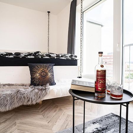 Appartement Zeppelin Studio With An Industrial View - Brno Extérieur photo