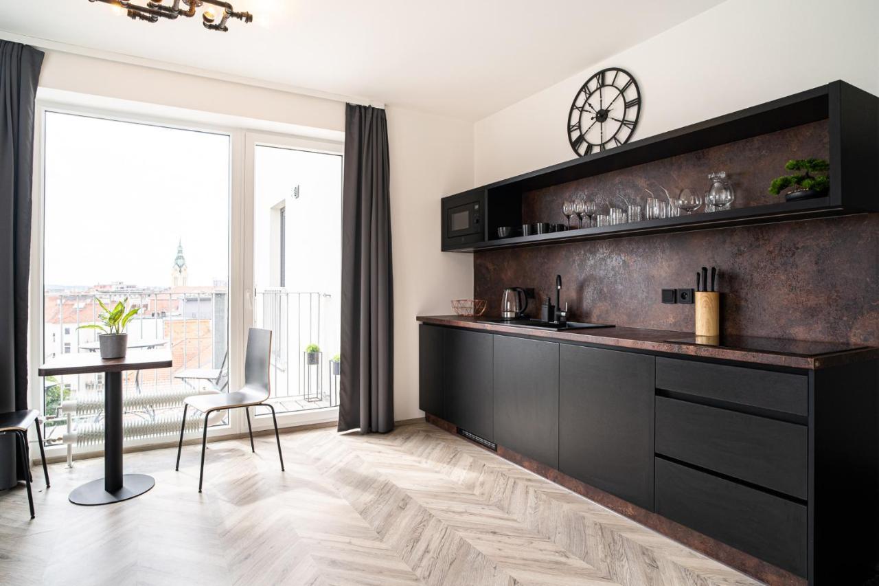 Appartement Zeppelin Studio With An Industrial View - Brno Extérieur photo