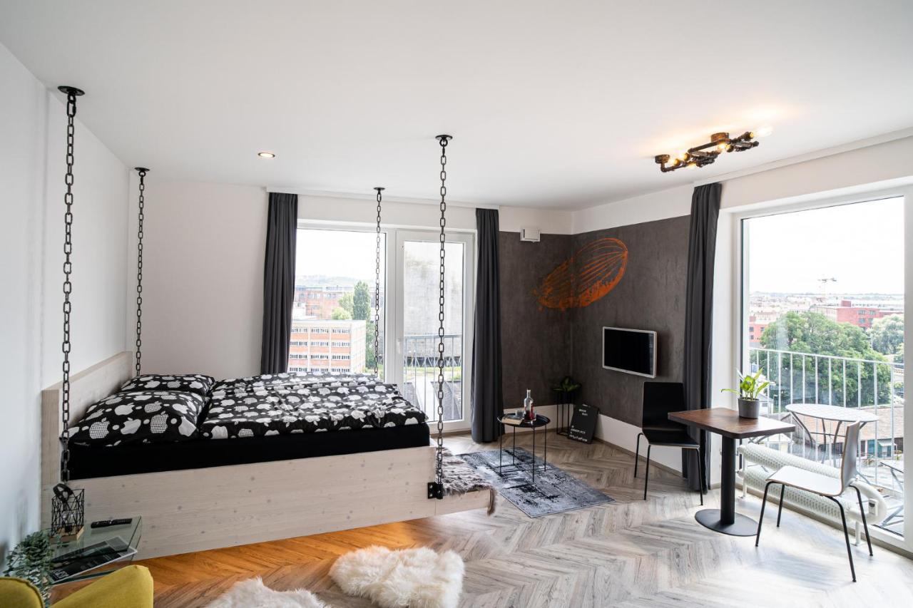Appartement Zeppelin Studio With An Industrial View - Brno Extérieur photo